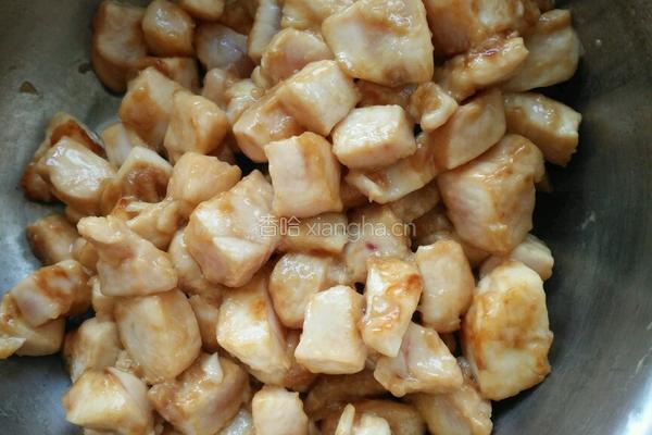 土豆肉丁的做法图解1