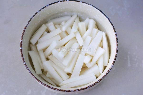 开胃爽脆的酸甜泡萝卜的做法图解1