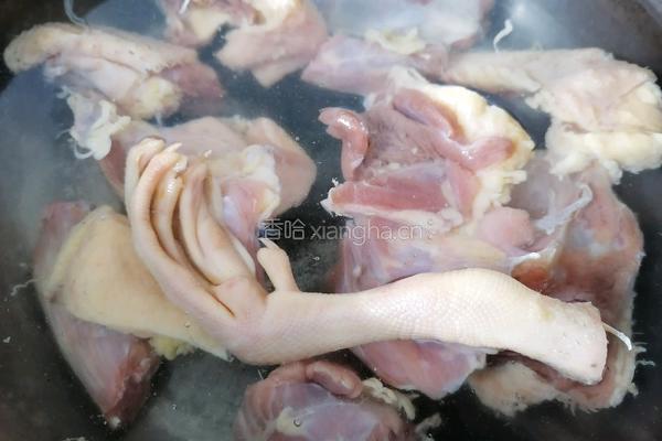 土豆炖鸭肉的做法图解2