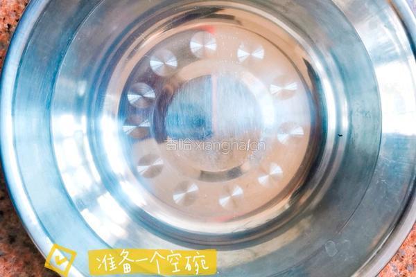 脆皮炸鲜奶（炸牛奶）的做法图解2
