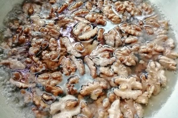 琥珀桃仁的做法图解2