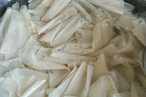 凉拌豆皮的做法图解3