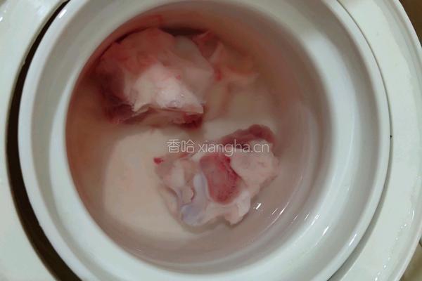 山药排骨汤的做法图解1