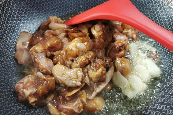 杏鲍菇鸡翅煲的做法图解5