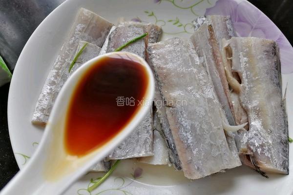 酥炸带鱼的做法图解3