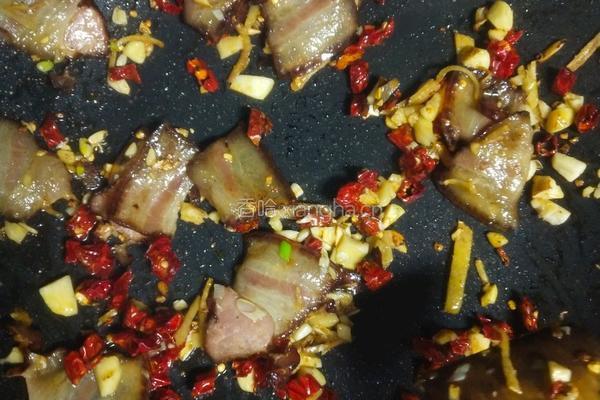 莴笋炒腊肉的做法图解5