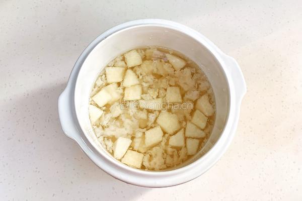 银耳雪梨汤的做法图解4