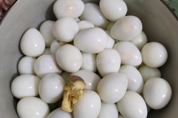 五花肉卤蛋的做法图解1