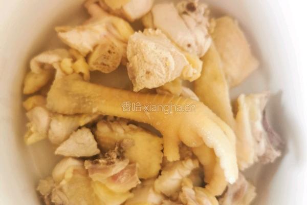 红枣花胶炖鸡汤的做法图解4