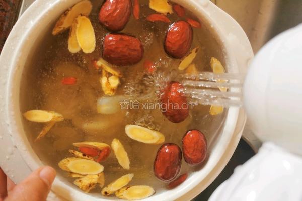 红枣花胶炖鸡汤的做法图解7