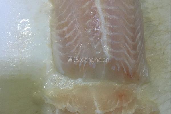 蒜末蚝油龙利鱼的做法图解1