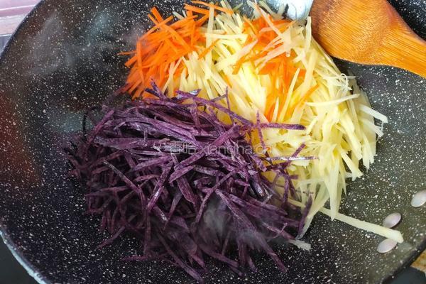干煸双色土豆丝的做法图解7