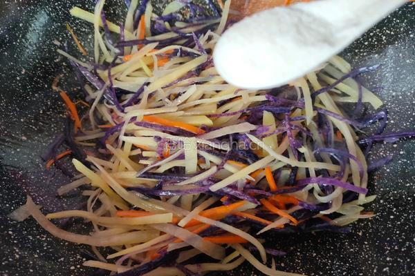 干煸双色土豆丝的做法图解8