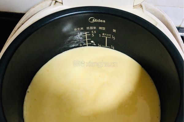电饭煲蛋糕的做法图解4