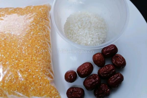 玉米渣粥的做法图解1