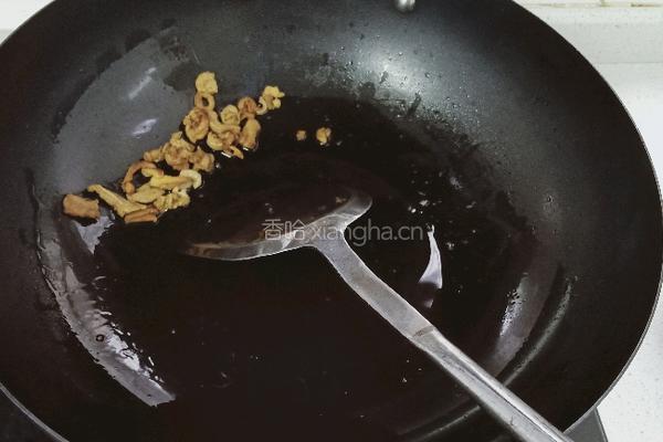 油渣炒白菜心的做法图解4