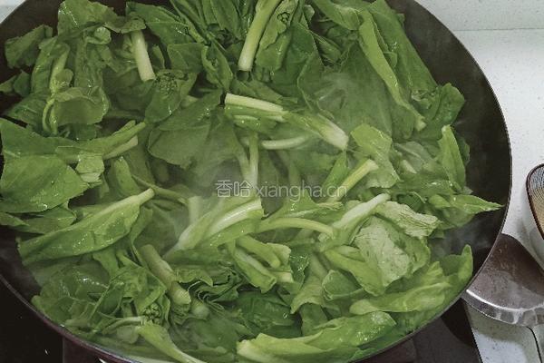 油渣炒白菜心的做法图解5