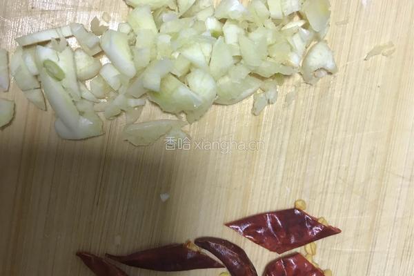 醋溜木耳白菜的做法图解1