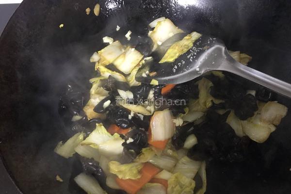 醋溜木耳白菜的做法图解6
