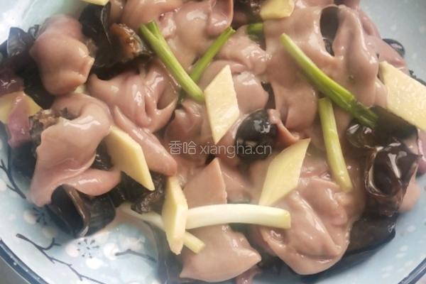 黑木耳蒸猪腰的做法图解5