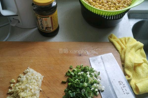 酱黄豆的做法图解1
