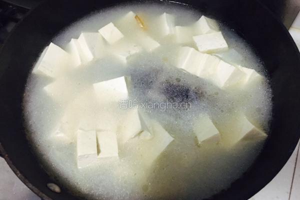 鲫鱼炖豆腐的做法图解3
