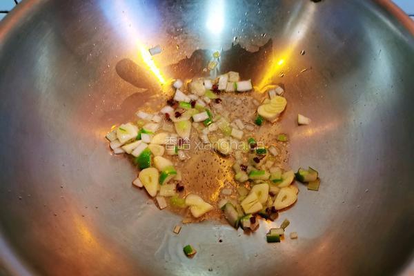 冬瓜山药木耳海米粉丝汤的做法图解3