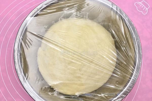 花朵豆沙面包的做法图解4