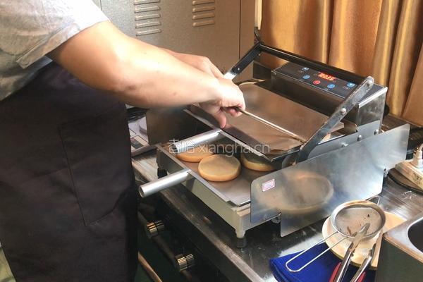 牛肉汉堡的做法图解2