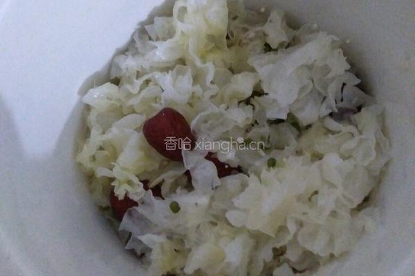 银耳绿豆汤的做法图解3