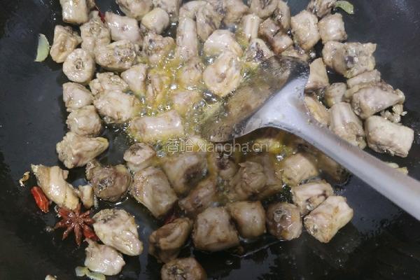 土豆炖鸡脖的做法图解3