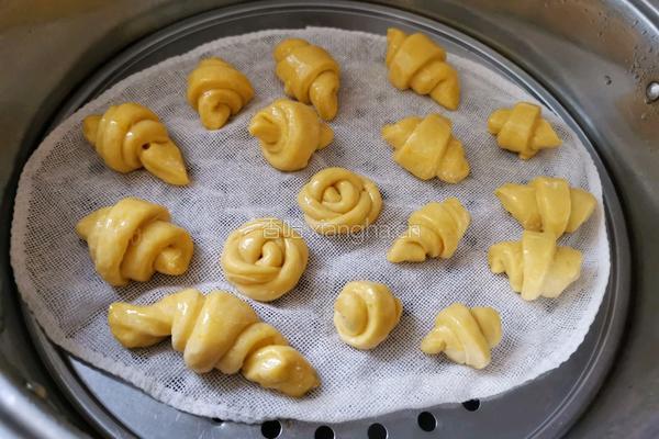 宝宝版南瓜牛角包的做法图解2