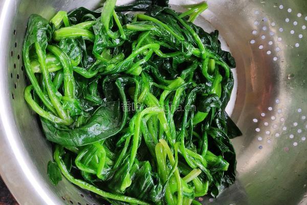 花生米爱上小菠菜的做法图解2