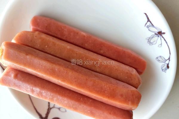 油炸香肠的做法图解1