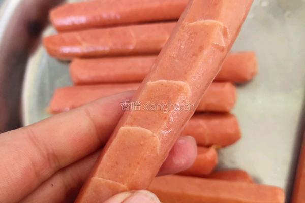 油炸香肠的做法图解2