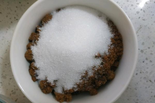 黑芝麻酸奶快手芬玛蛋糕(12个蛋糕的量)的做法图解3