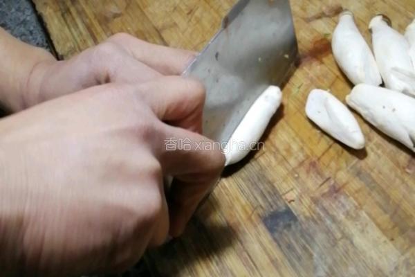 脆皮杏鲍菇的做法图解1