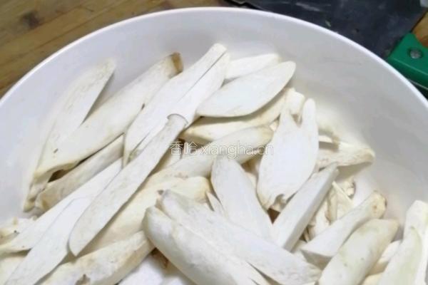 脆皮杏鲍菇的做法图解2