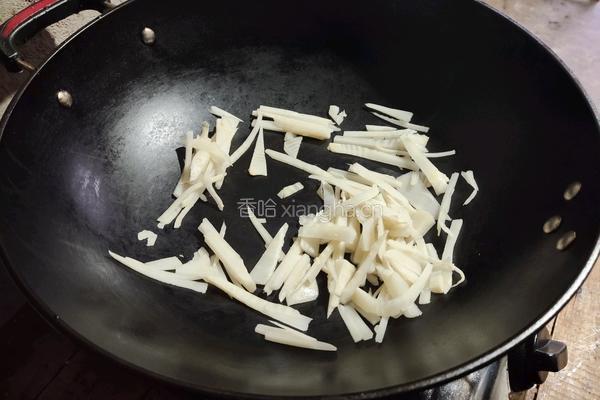 酸辣草鱼汤的做法图解6
