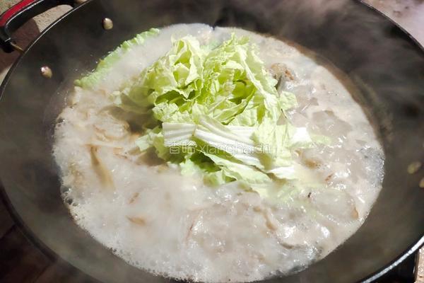 酸辣草鱼汤的做法图解10