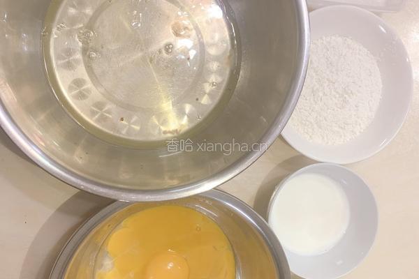 八寸戚风蛋糕，仅5样材料的做法图解1