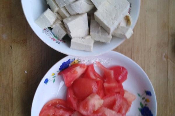 西红柿豆腐的做法图解1