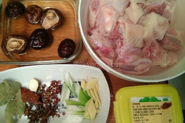 香菇黄焖鸡的做法图解1