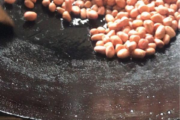 炒花生米的做法图解4