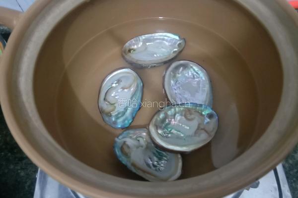 鲍鱼鸡汤的做法图解2