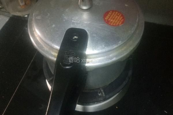 土豆红烧肉的做法图解4