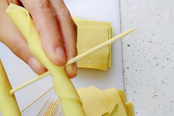 超级鲜美的鸡汤豆腐串 最后连烧烤和鸡汤都有了的做法图解5