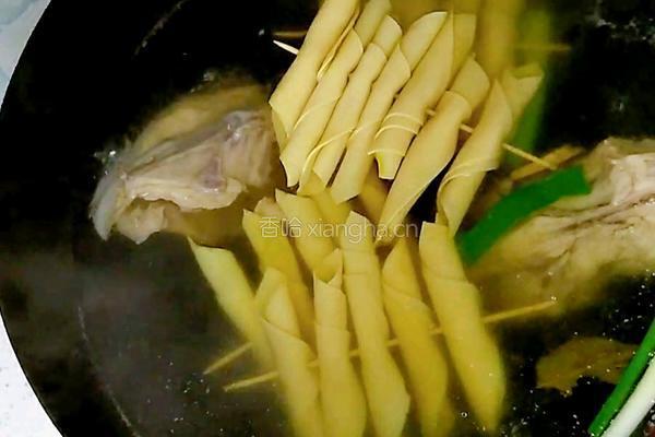 超级鲜美的鸡汤豆腐串 最后连烧烤和鸡汤都有了的做法图解11