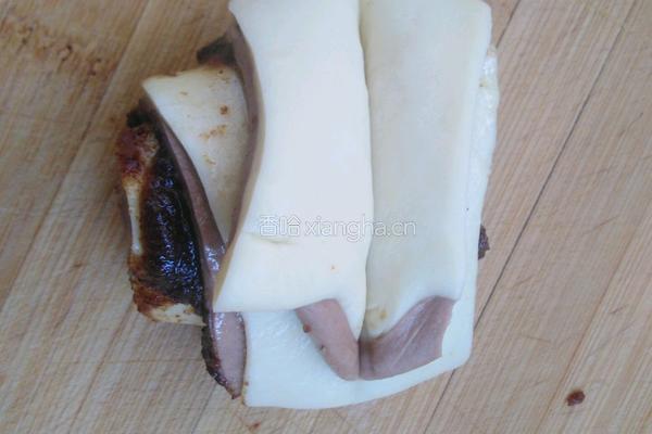 双色红豆包糖花卷的做法图解7