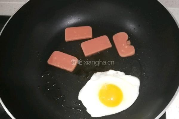 鸡蛋火腿三明治的做法图解3